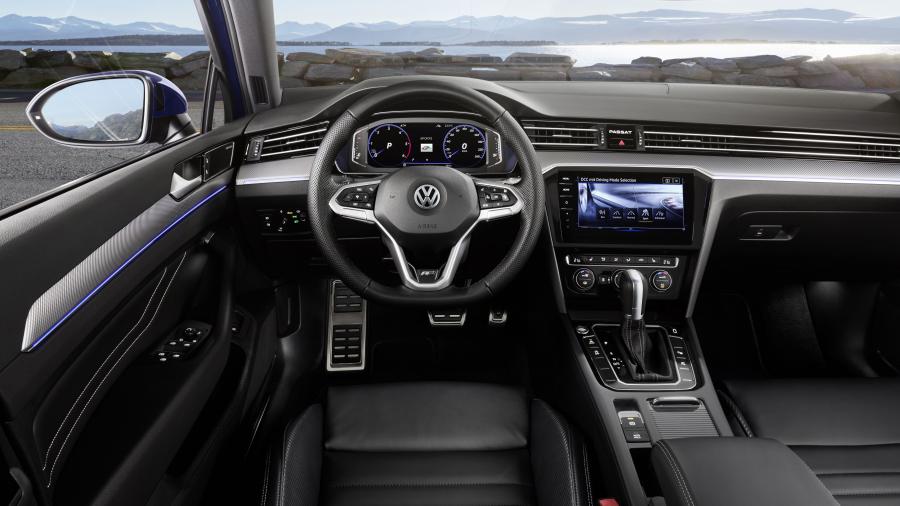 Торпедо Volkswagen Passat R-Line Variant (B8) 2019 года  (WW) (фото 12 из 49)